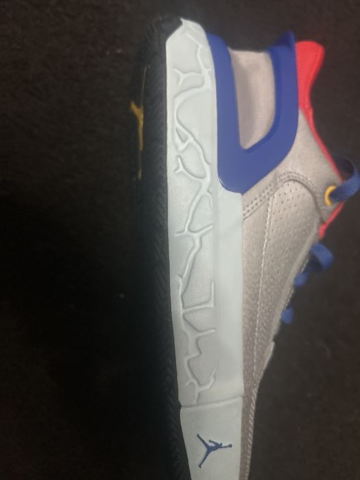 Adidasi jordan noi