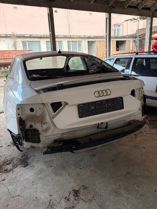 Audi RS5 заден капак с активен спойлер
