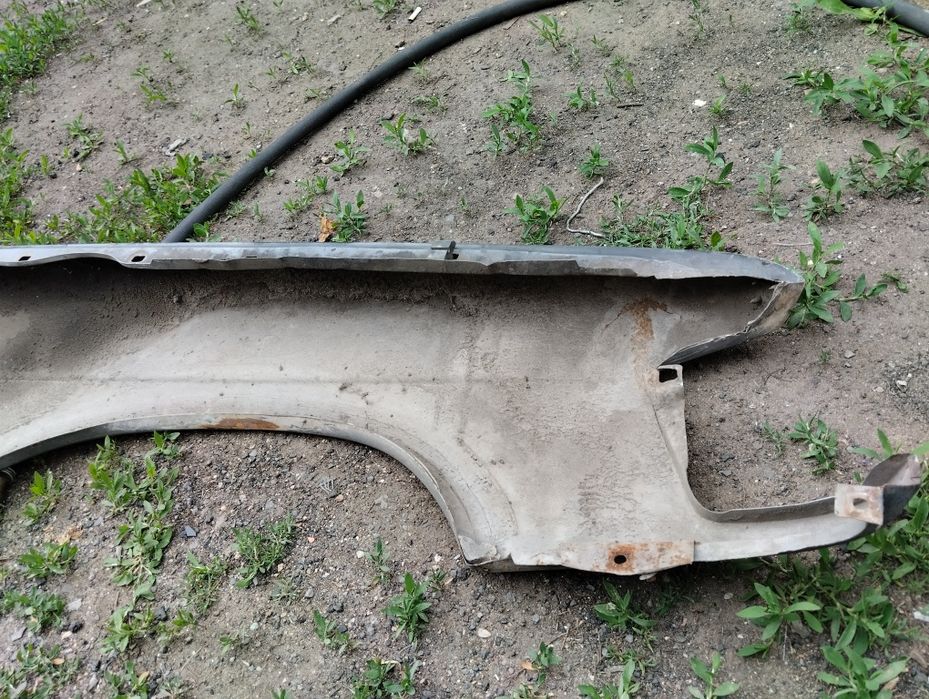 Крыло левое Мерседес 190