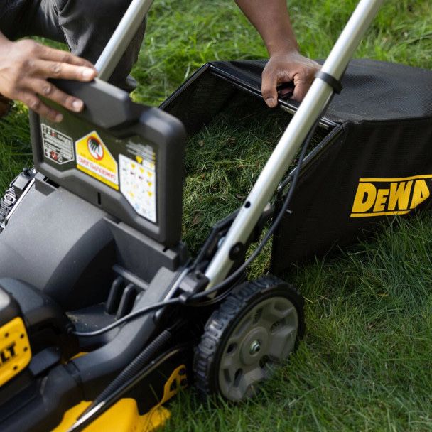 Акумулаторна косачка DeWALT DCMWP134W2, 36 V