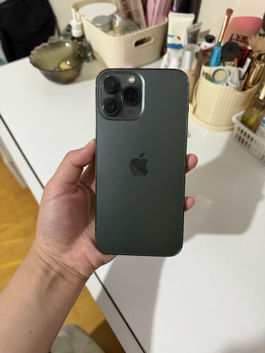 Продам 13 про макс.