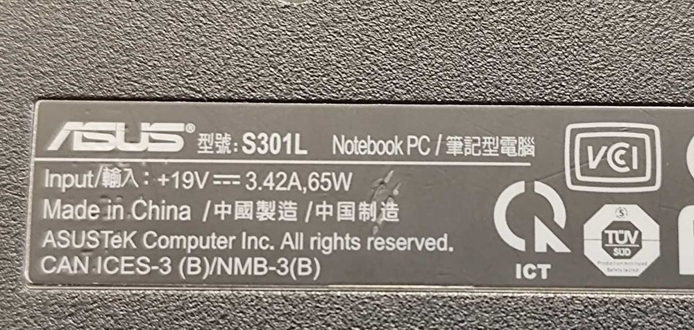 Asus ultrabook cu touchscreen I3