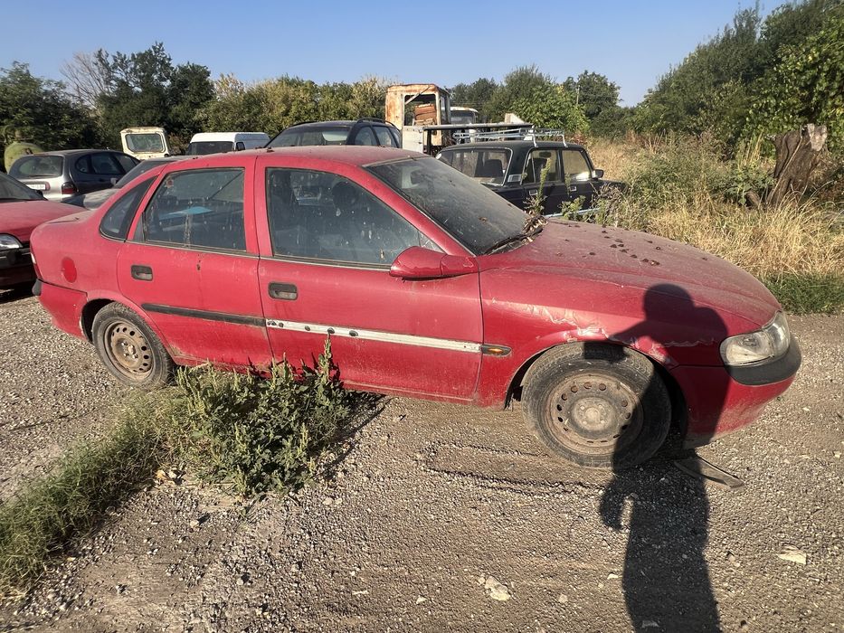 Opel Vectra B 1.6 НА ЧАСТИ
