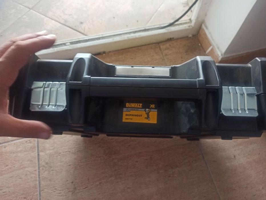 Trusa din metal pt scule