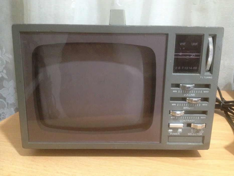 Чёрно белый телевизор с fm радио