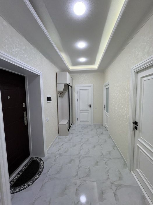 Сдаётся 2 комната в новостройке 4этаж Микрорайон