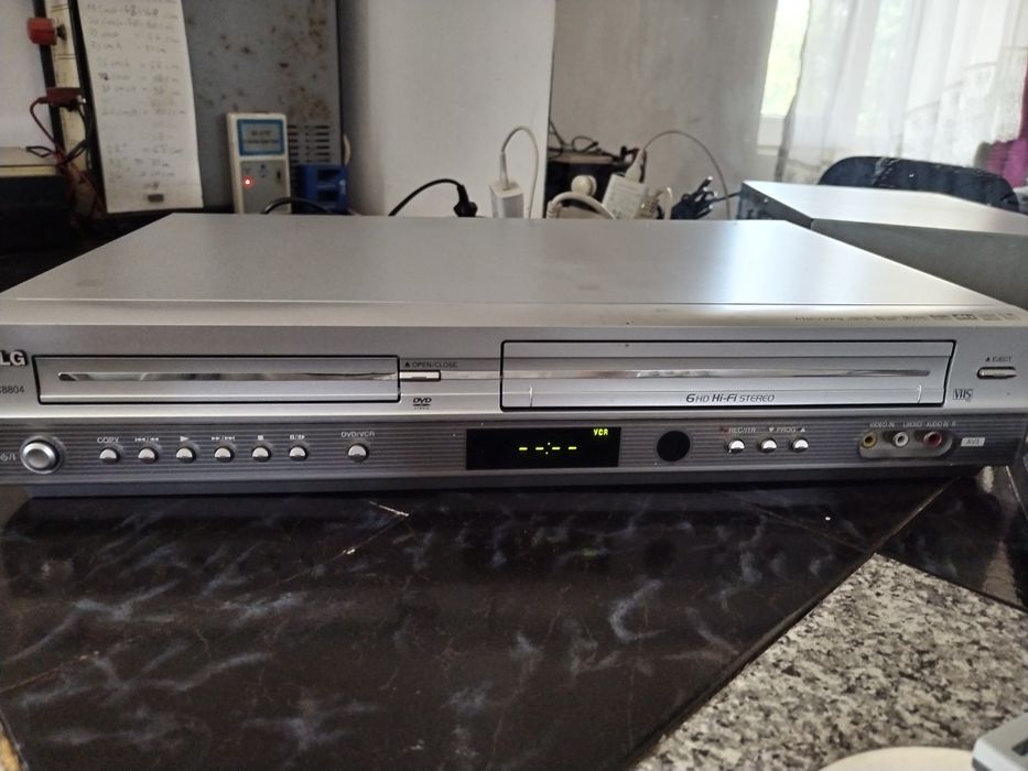 Combo dvd și VCR model LG vc8804