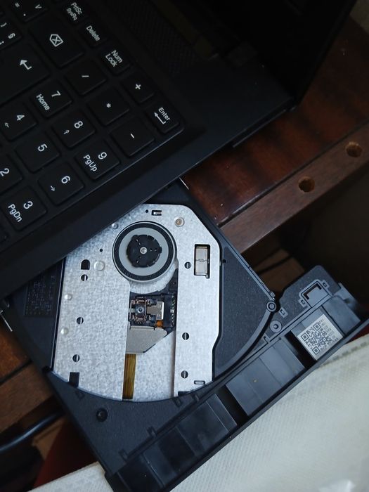 Продавам лаптоп Lenovo.   Може и лек коментар на цената.