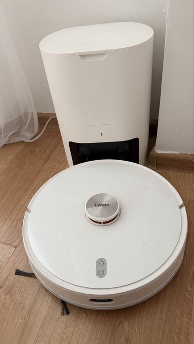 Продам робот-пылесос lydstro R1