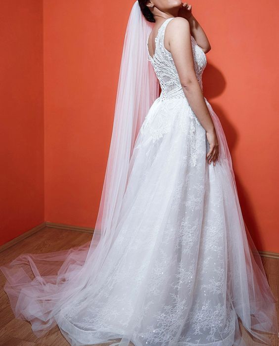 Rochie mireasa cu voal