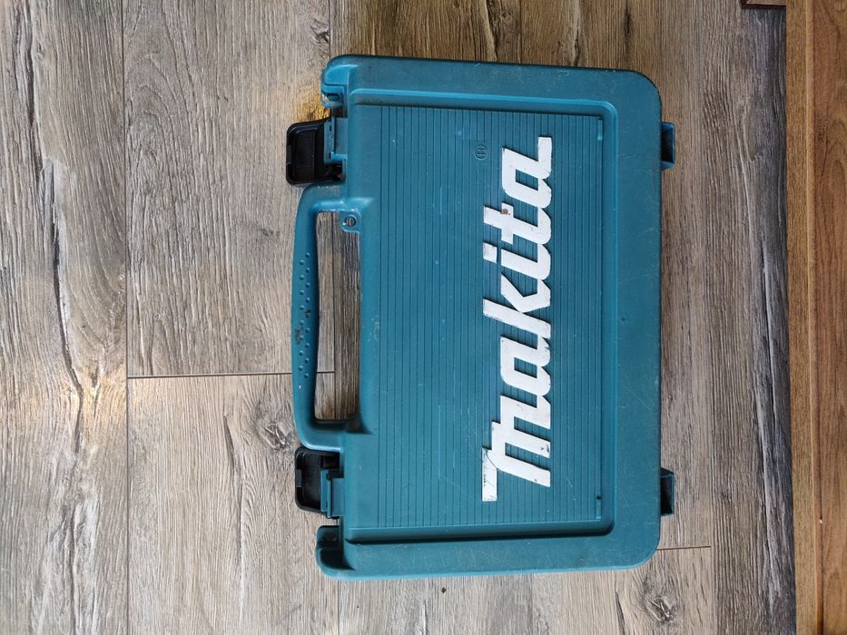 Mașină de înșurubat Makita DDF330D – 10.8V – 2 baterii + charger