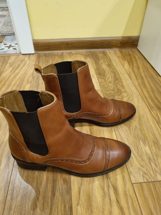 Продавам кожени боли на фирмата Massimo Dutti