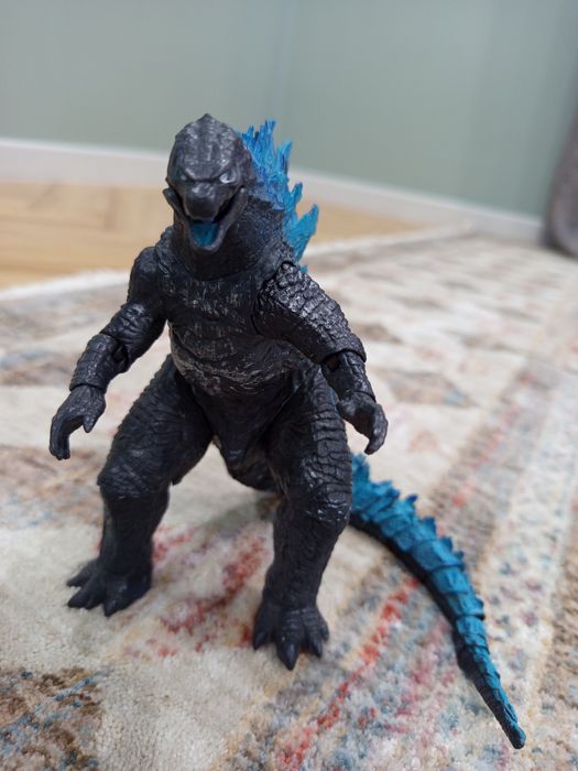 Продам фигурку Годзиллы от NECA в почти идеальном состоянии