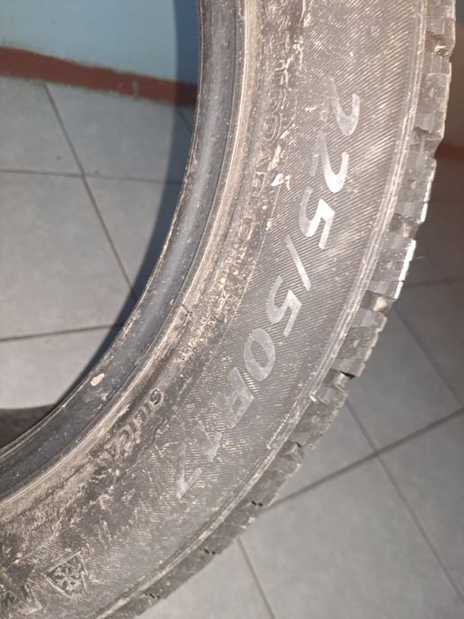 Зимние шины 17 размера. 2 штуки.