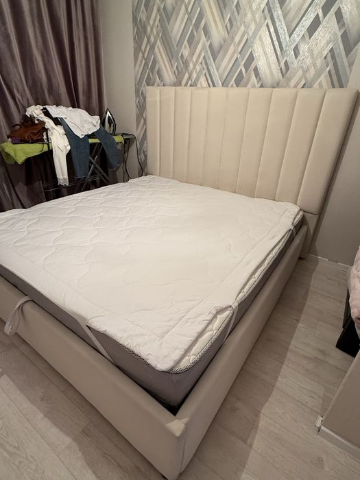Продам кровать 180/200 с матрасом