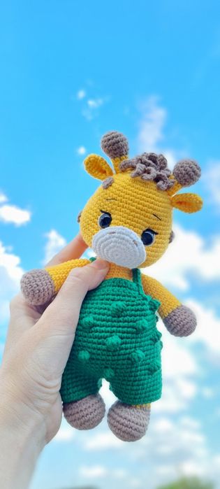 Игрушка вязаная - жираф