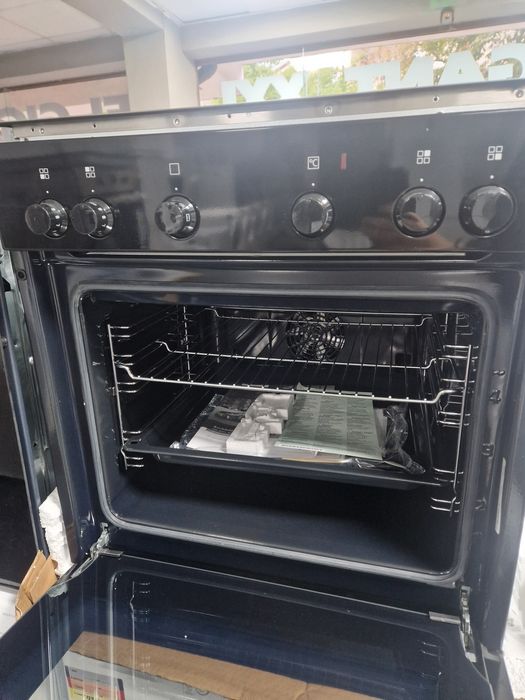 Фурна с керамичен плот за вграждане Siemens