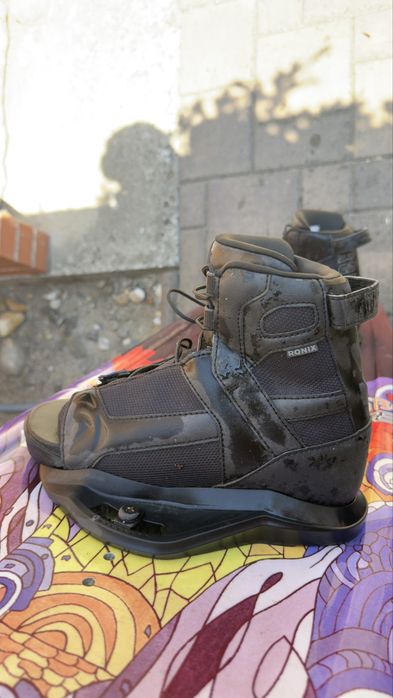 Placă wakeboard Ronix + boots Ronix – set complet