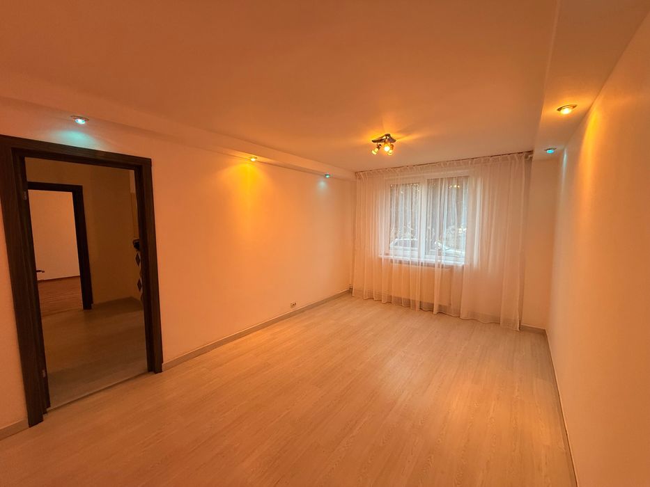 Apartament 3 camere parter renovat BCR Cireșica – 87.000€
