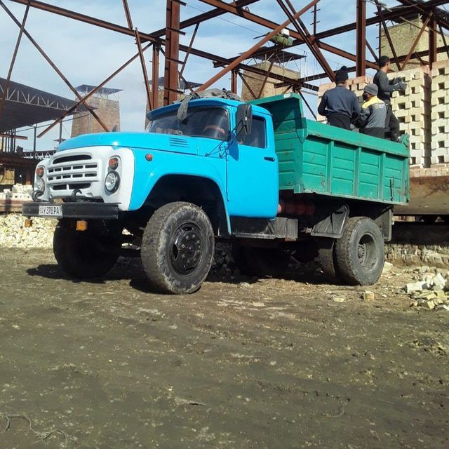 Zil sotiladi yili 1990