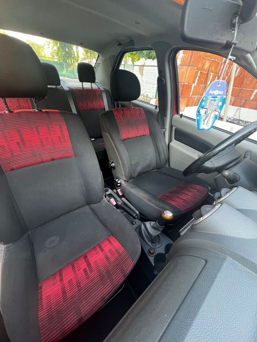 Vând Dacia Logan