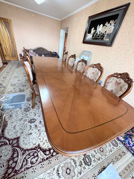 Продаю стол со стульями