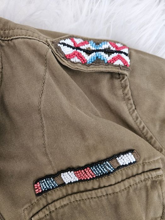 Geaca Bershka L cu aplicatii