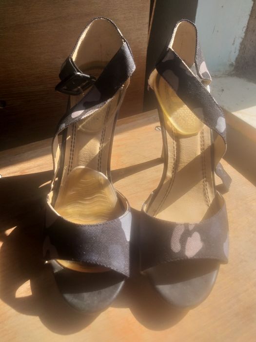 Sandale elegante cu toc înalt