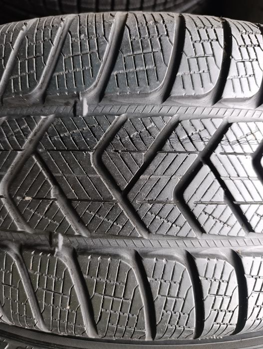 Anvelope de iarnă 235 60 18 Pirelli