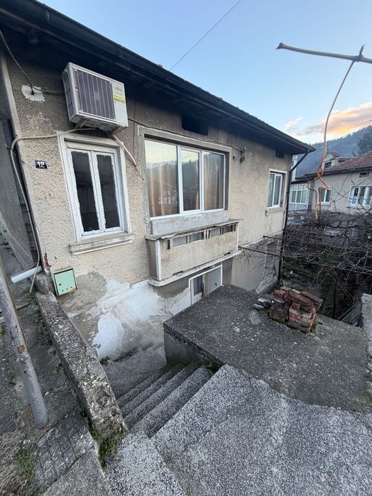 Каща с двор от Сабственик