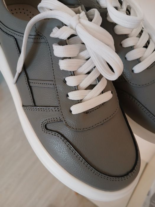 Кроссовки серые кожаные