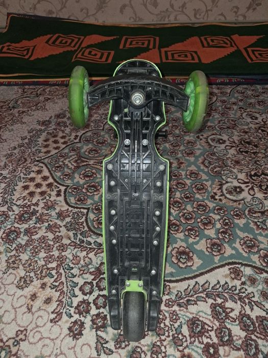 Самокат зельоный