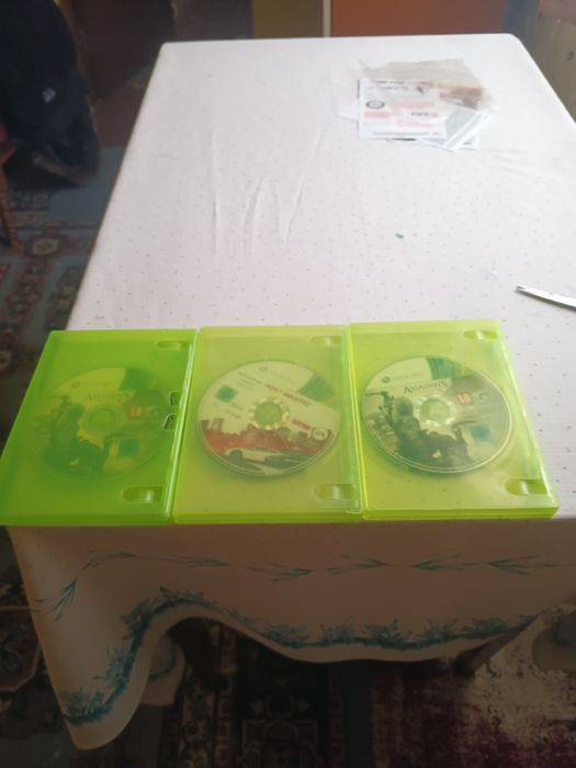 Vând jocuri Xbox 360