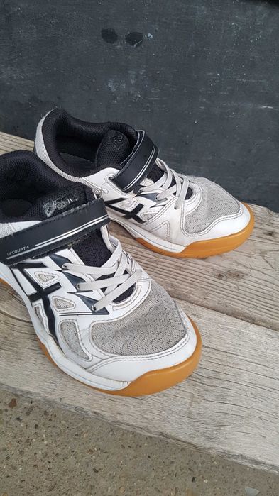 Детски маратонки - Asics Upcourt 4 - номер 33