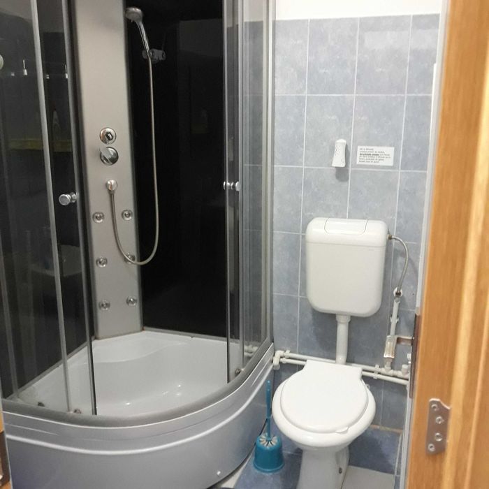 Vand garsoniera intr-un bloc inconjurat de camine studentesti