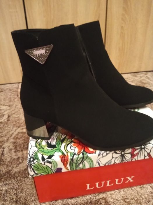 Дамски боти от естествен велур