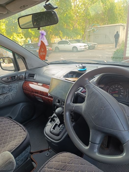 Mitsubishi chariot grandis