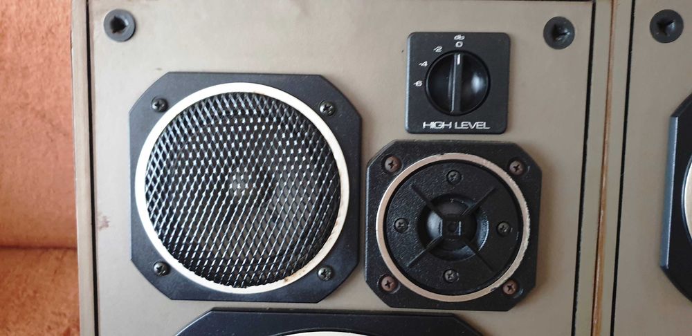 Boxe Universum Quelle International Best 0.2379,  80W pe 4 Ohm