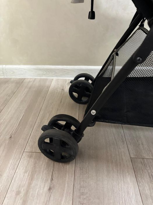 Коляска прогулочная Joie