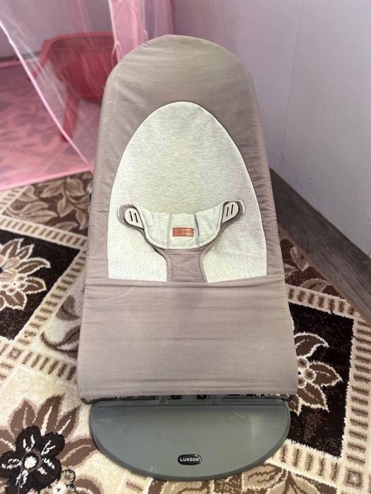 Стульчик для кормления и шезлонг