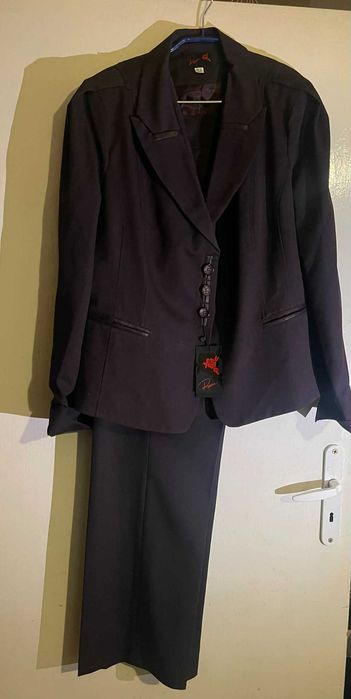 Дамски костюми - фирма Роси- различни видове - чисто нови