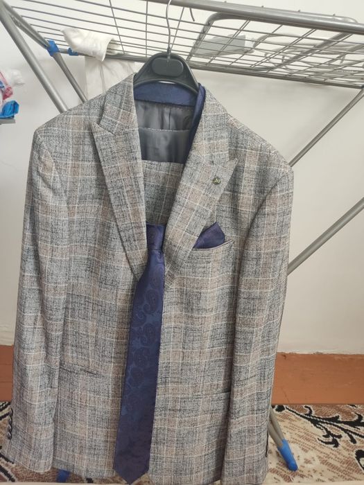 Продам костюм