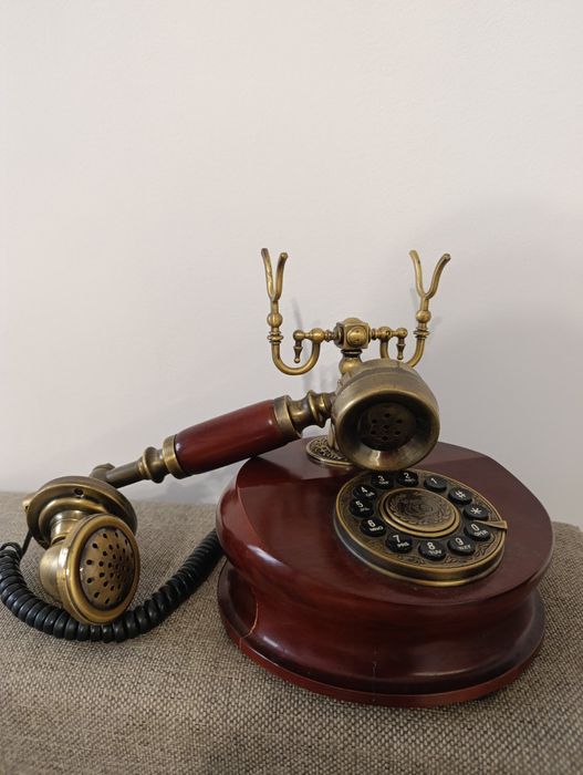 Античен стационарен телефон