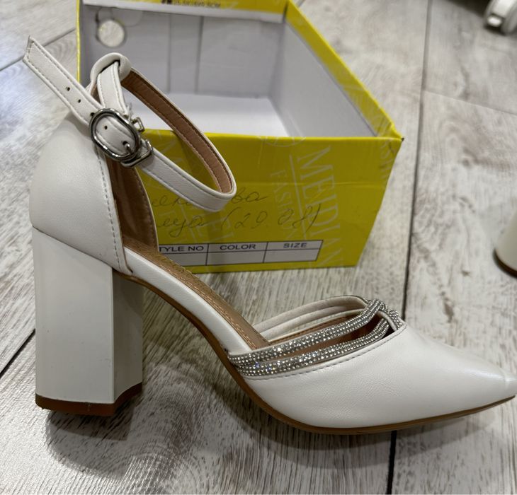 Новые туфли. Размер: 36. Цвет: белый.