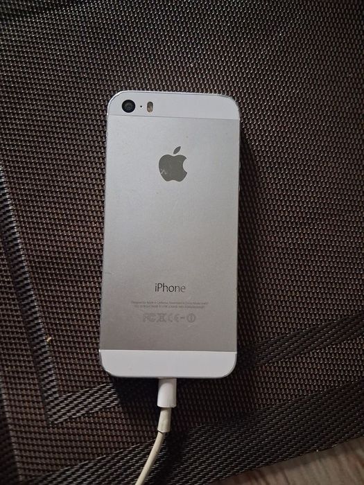 Vând 2 iPhone 5S