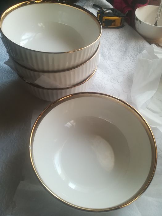 Продам тарелки красивые