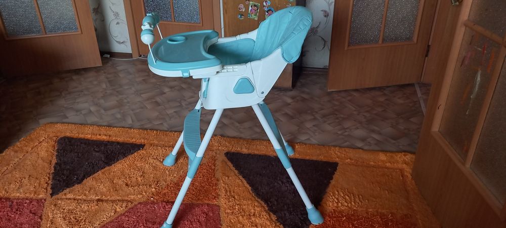 Стульчик для кормления и игр
