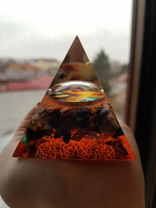 Piramida orgonica pt protectie impotriva invidiei