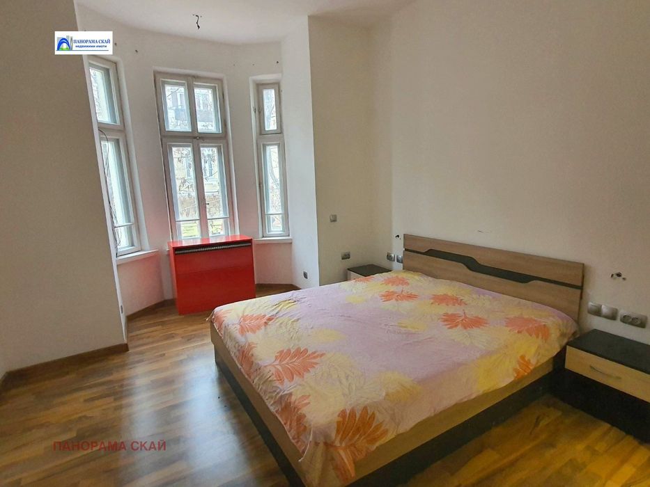 Продава се Тристаен апартамент в Плевен, Идеален център - 92 кв.м за 1577 €/кв.м - Снимка #1