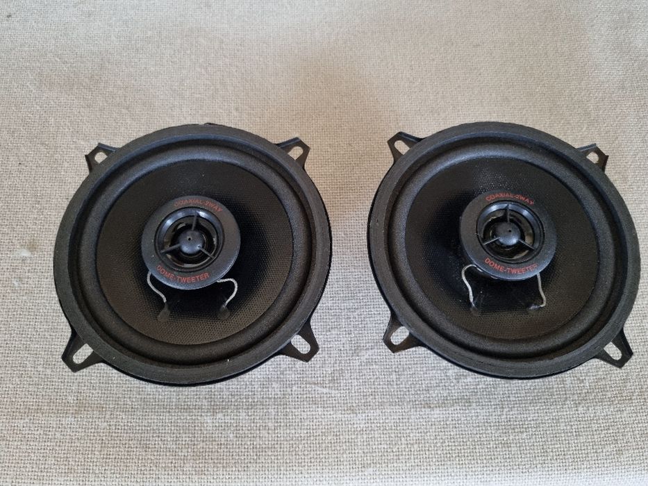 Difuzoare Unistar auto. 8 ohms, 40 watts, 13 cm. Impecabile